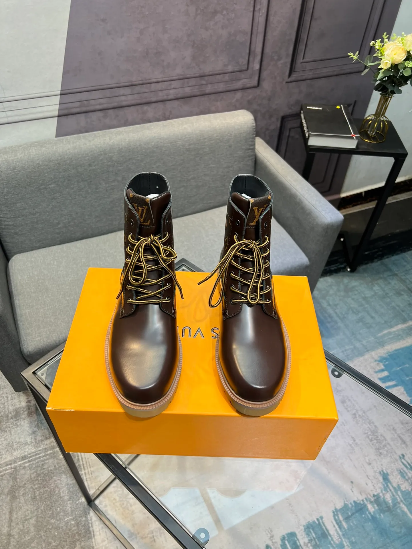 Men's shoes 💰920 L Home - the latest LV men's business casual boots, luxury and nobility are a must. They are all made of imported original first-layer cowhide, just to create a more comfortable wearing experience. ➕Top imported water-dyed full cow lining, original high wear-resistant outsole! 👏👏 Size: Male 39-44; (38 45 46 customized)